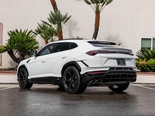 Bianco Monocerus 2024 Lamborghini Urus S