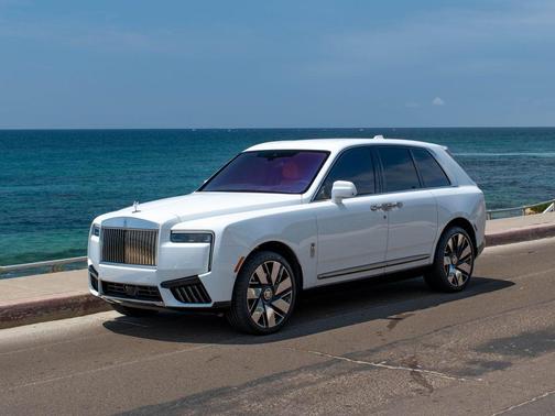 Arctic White 2025 Rolls-Royce Cullinan