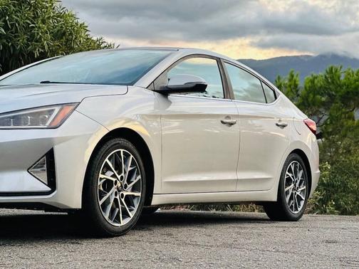 2019 Hyundai ELANTRA Limited
