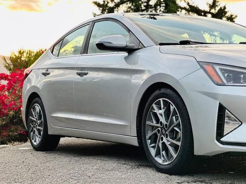 2019 Hyundai ELANTRA Limited