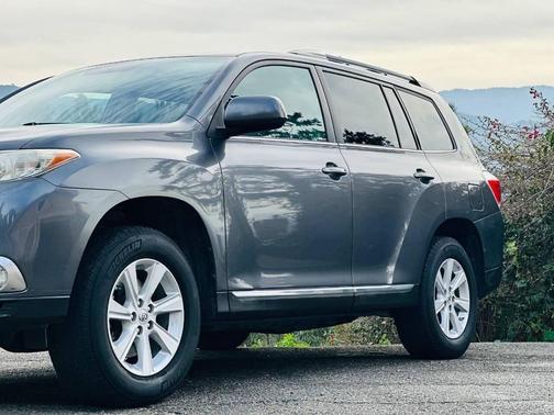 2012 Toyota Highlander SE