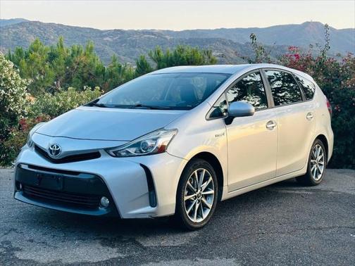 2016 Toyota Prius v Five
