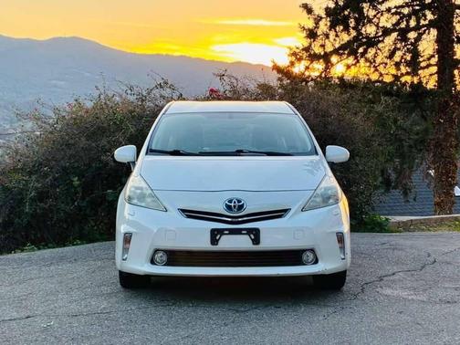 2012 Toyota Prius v Five