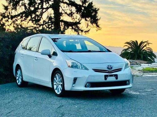 2012 Toyota Prius v Five