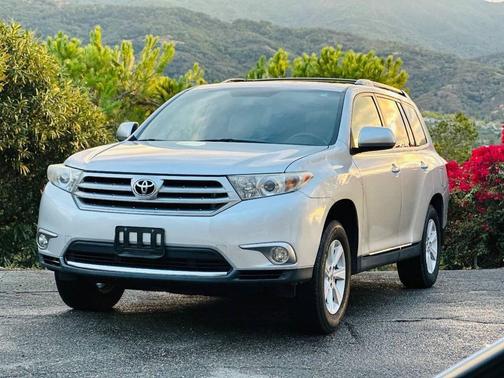 2012 Toyota Highlander SE