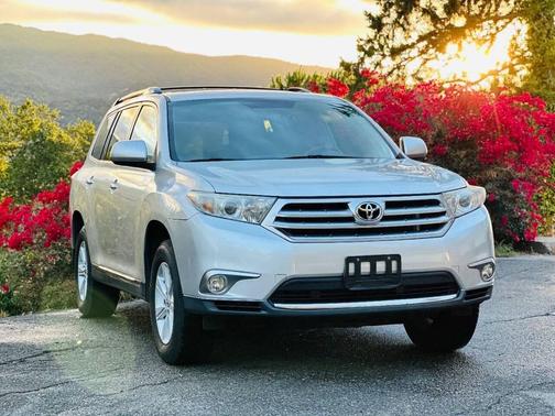 2012 Toyota Highlander SE