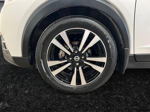 2019 Nissan Kicks SR