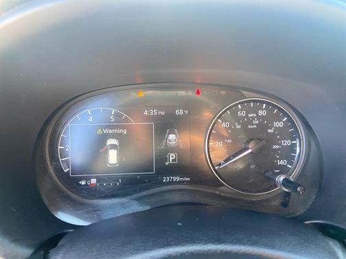 Boulder Gray Metallic 2024 Nissan Kicks SR