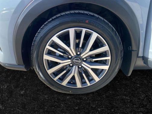 Boulder Gray Metallic 2024 Nissan Kicks SR