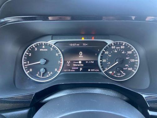 2025 Nissan Pathfinder SV