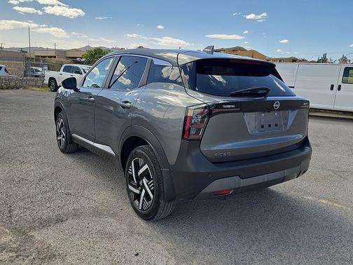 Gun Metallic 2025 Nissan Kicks SV