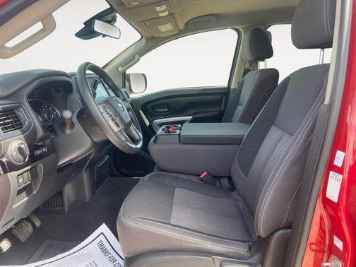 2022 Nissan Titan SV