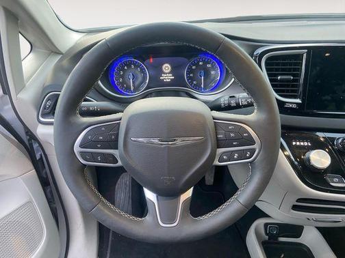 2024 Chrysler Pacifica Touring-L