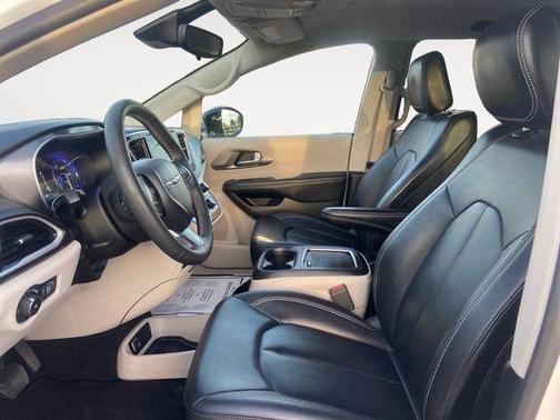 2024 Chrysler Pacifica Touring-L