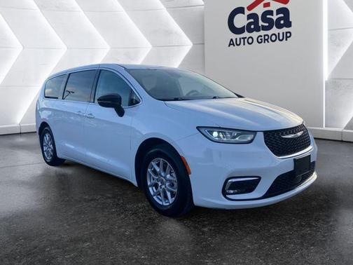 2024 Chrysler Pacifica Touring-L