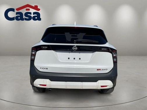 Aspen White Tri 2025 Nissan Kicks SR