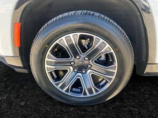 Bright White Clearcoat 2024 Jeep Wagoneer Series II