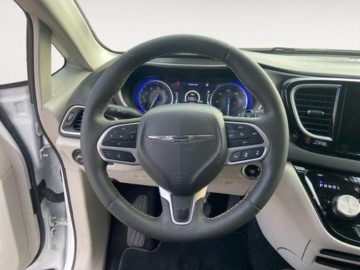 2024 Chrysler Pacifica Touring-L