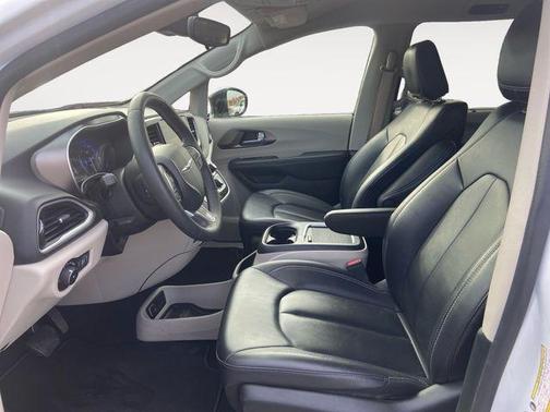 2024 Chrysler Pacifica Touring-L