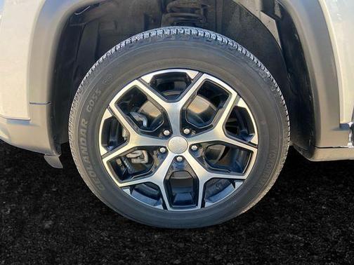 Silver Zynith 2024 Jeep Compass Latitude