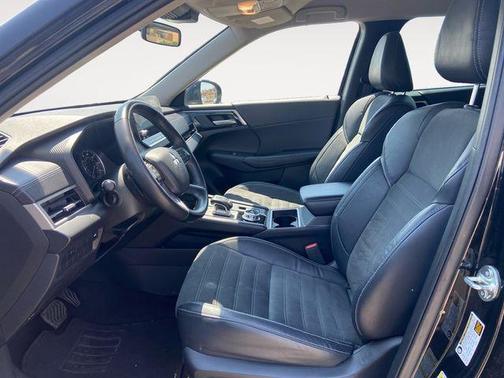 2023 Mitsubishi Outlander SE