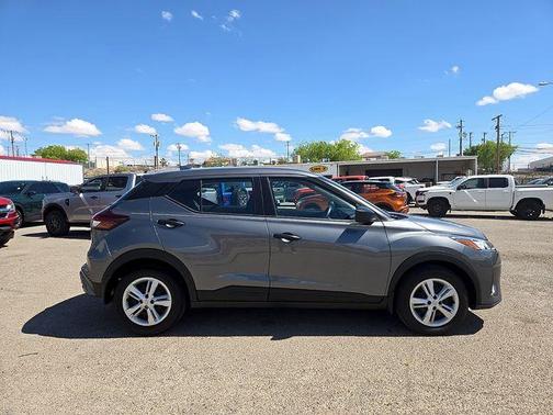 Gun Metallic 2025 Nissan Kicks Play S