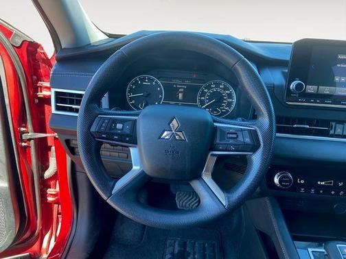 2024 Mitsubishi Outlander ES