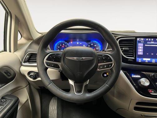 2023 Chrysler Pacifica Touring-L