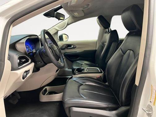2023 Chrysler Pacifica Touring-L
