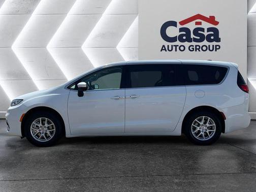 2023 Chrysler Pacifica Touring-L