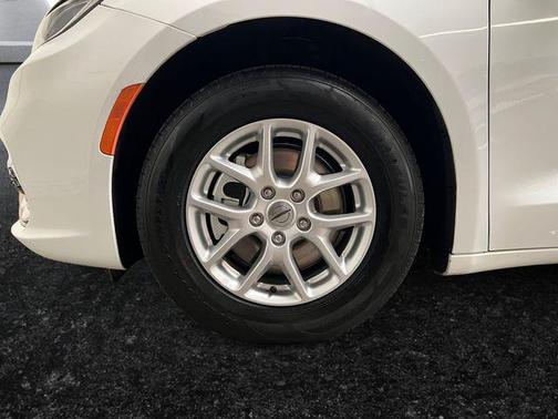 2023 Chrysler Pacifica Touring-L