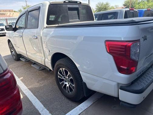 2021 Nissan Titan SV