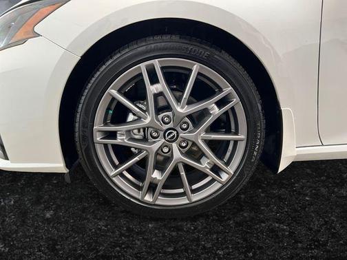 2024 Nissan Altima 2.0 SR
