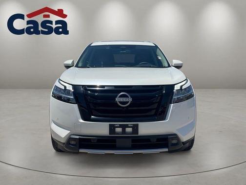 White 2024 Nissan Pathfinder Platinum
