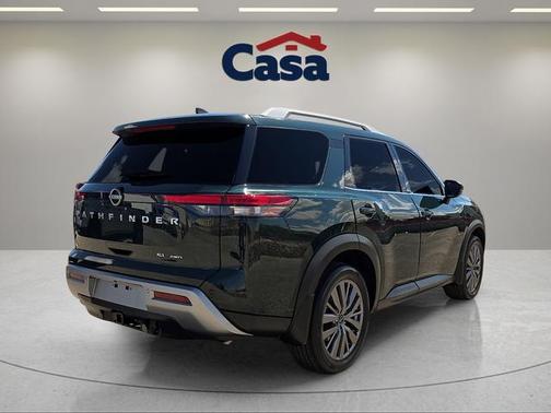 2024 Nissan Pathfinder SL