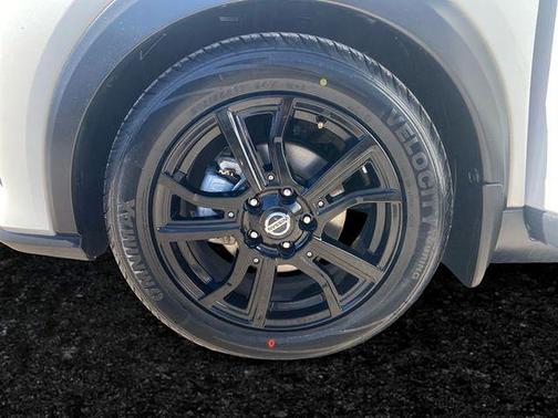 Aspen White / Super Black 2021 Nissan Kicks SR