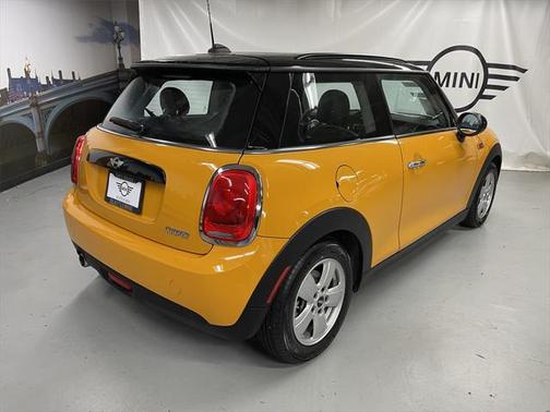 2017 MINI Hardtop Cooper