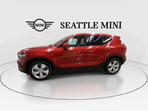 Fusion Red Metallic 2020 Volvo XC40 T5 Momentum