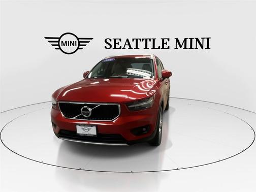 Fusion Red Metallic 2020 Volvo XC40 T5 Momentum