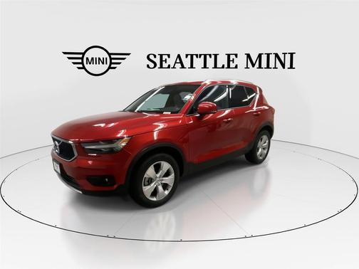 Fusion Red Metallic 2020 Volvo XC40 T5 Momentum