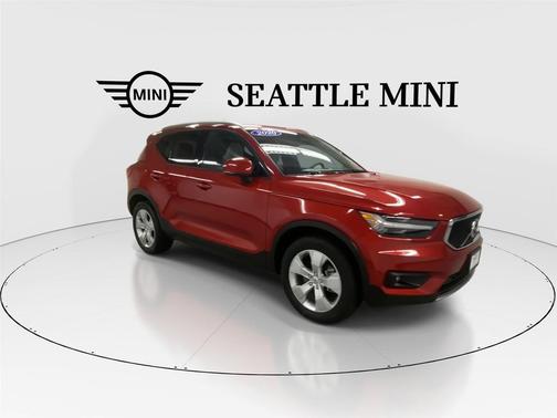 Fusion Red Metallic 2020 Volvo XC40 T5 Momentum