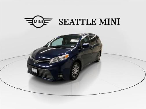 2018 Toyota Sienna XLE