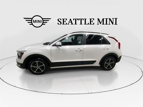 Snow White Pearl 2023 Kia Niro EX
