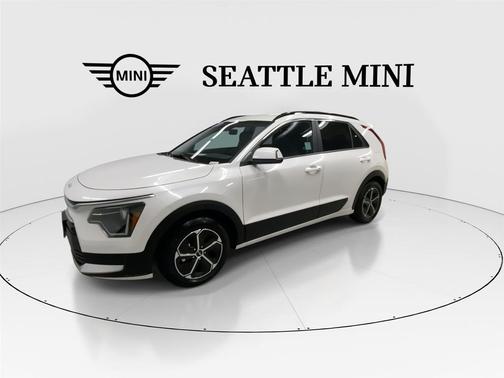 Snow White Pearl 2023 Kia Niro EX
