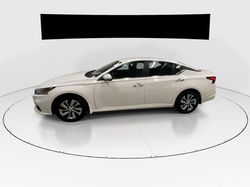 Glacier White 2022 Nissan Altima S FWD