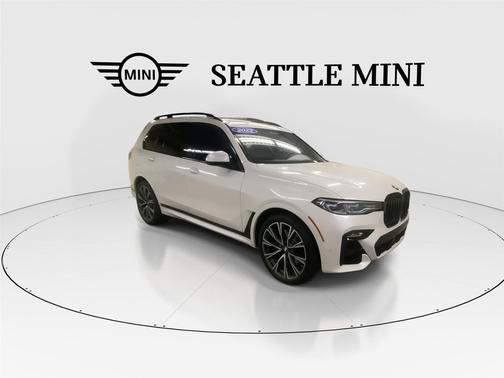 Mineral White Metallic 2022 BMW X7 M50i