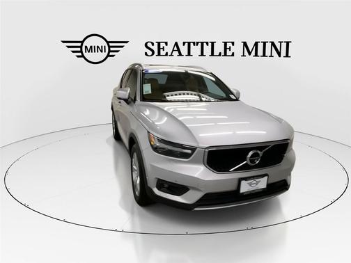 2019 Volvo XC40 T5 Momentum