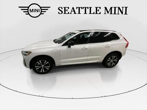 2024 Volvo XC60 Recharge Plug-In Hybrid T8 Core Dark Theme