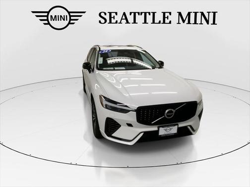 2024 Volvo XC60 Recharge Plug-In Hybrid T8 Core Dark Theme