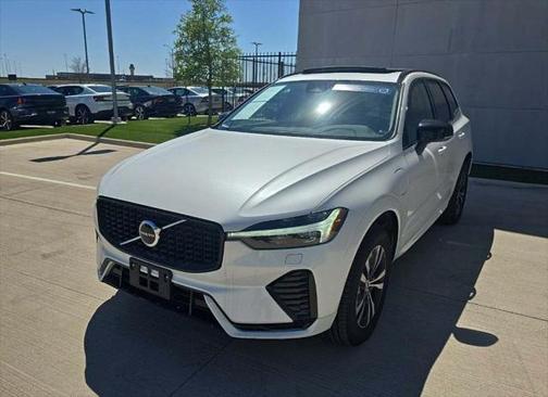 2024 Volvo XC60 Recharge Plug-In Hybrid T8 Core Dark Theme